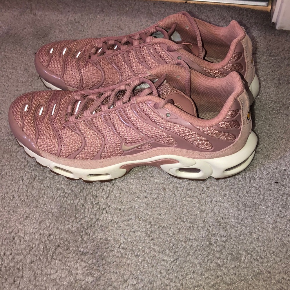 Women’s Air max plus size 9